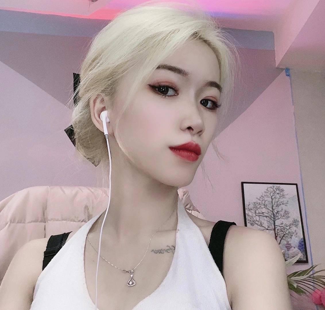 mm气质99分 很适合征服她