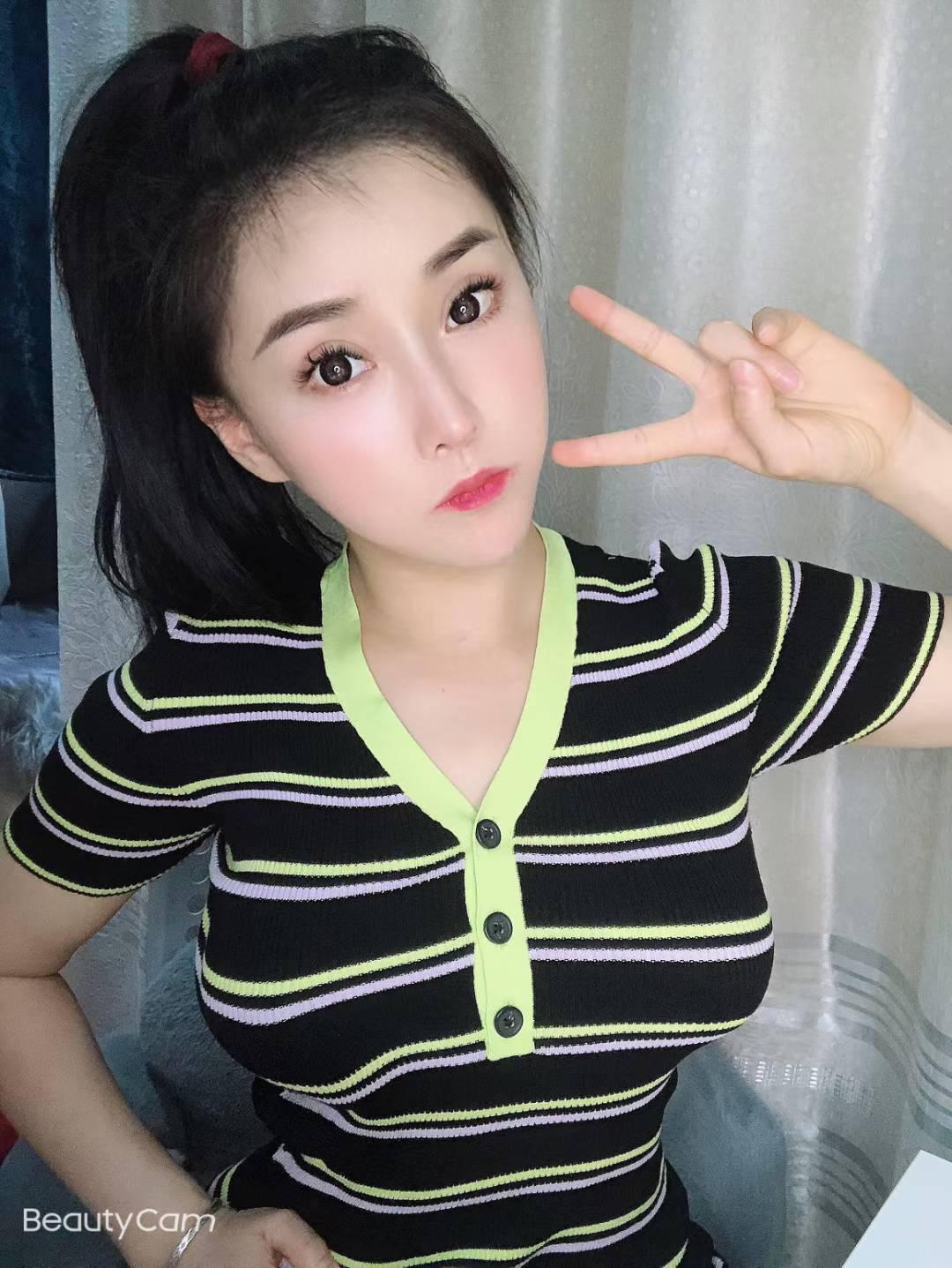 极品健身教练胸大身材好